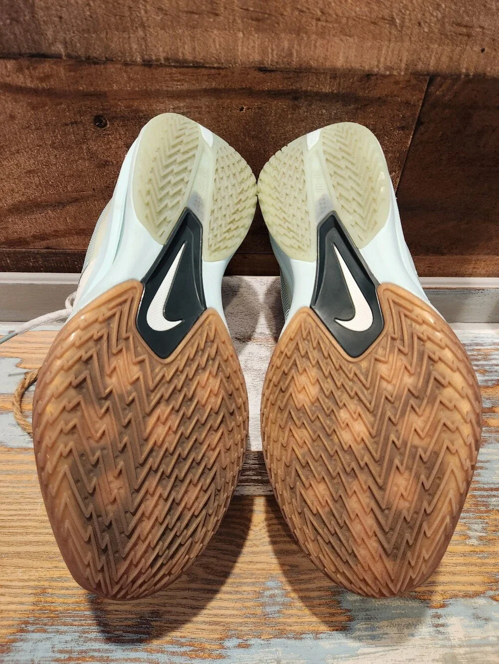 Nike Men's/ Women's Low-Top Training Sneakers in Mint Green and Gum